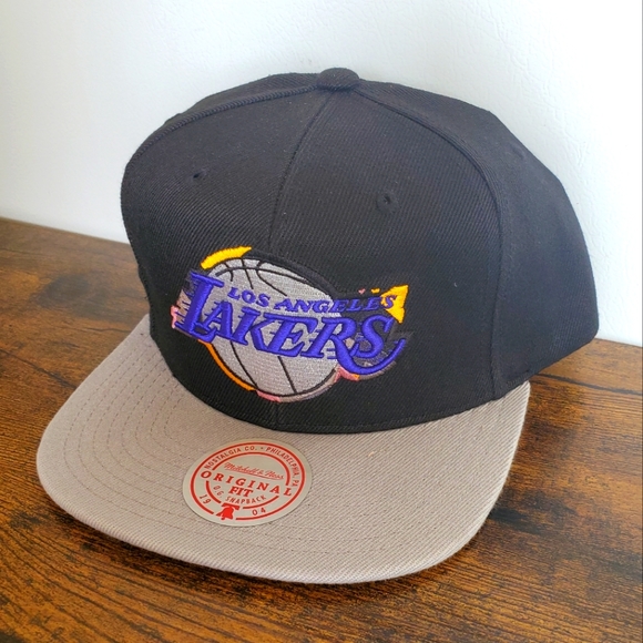 Los Angeles Lakers Mitchell & Ness Two Tone Black/Gray Snapback Hat/Cap - Picture 3 of 9